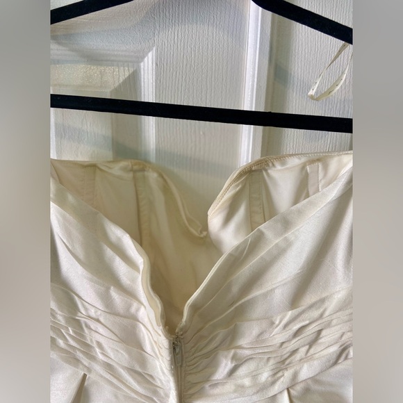 David’s Bridal Shantung Taffeta Sweetheart Strapless Wedding Ball Gown Dress - Picture 11 of 15